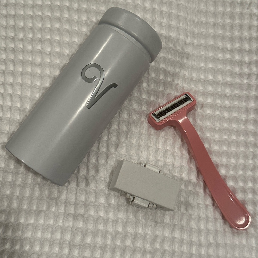 Shaving Kit with Pink Razor